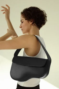 CULT MIA CLOVER HANDBAG